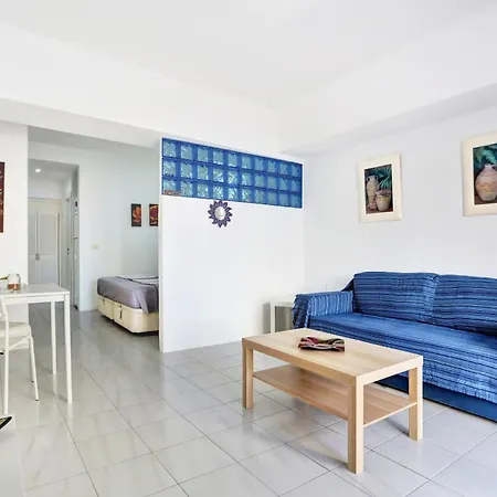 Relaxing Studio, Los Cristianos, Heated Pool, Air Con Apartman *