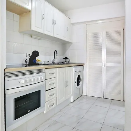 Relaxing Studio, Los Cristianos, Heated Pool, Air Con * לוס כריסטיאנוס