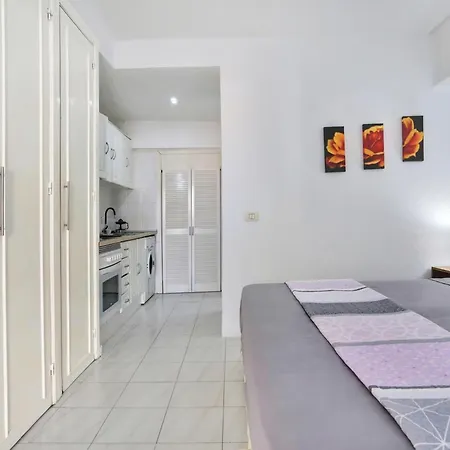 Apartman Relaxing Studio, Los Cristianos, Heated Pool, Air Con