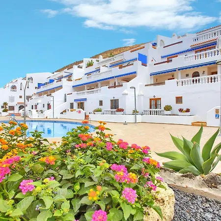 Relaxing Studio, Los Cristianos, Heated Pool, Air Con * לוס כריסטיאנוס
