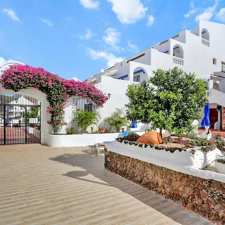Relaxing Studio, Los Cristianos, Heated Pool, Air Con Apartment