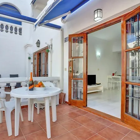 Relaxing Studio, Los Cristianos, Heated Pool, Air Con Los Cristianos (Tenerife)