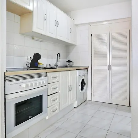 Relaxing Studio, Los Cristianos, Heated Pool, Air Con Apartment