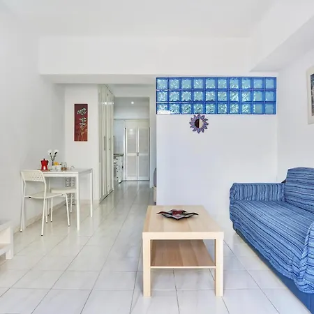Relaxing Studio, Los Cristianos, Heated Pool, Air Con Apartment *