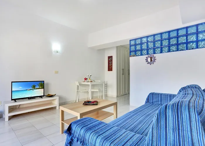Апартаменты Relaxing Studio, Los Cristianos, Heated Pool, Air Con *