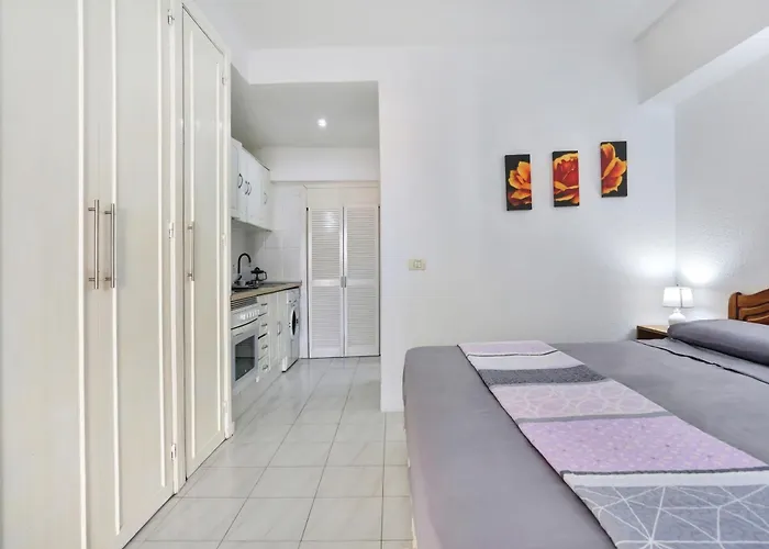 Relaxing Studio, Los Cristianos, Heated Pool, Air Con Апартаменты Лос Кристианос