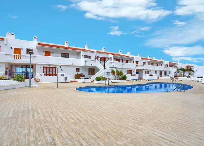 Апартаменты Relaxing Studio, Los Cristianos, Heated Pool, Air Con *