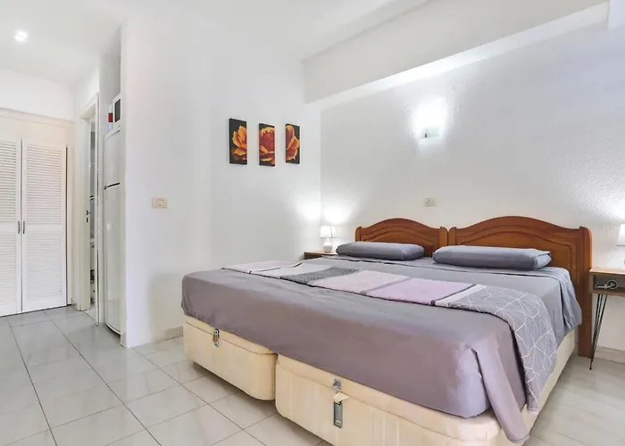Relaxing Studio, Los Cristianos, Heated Pool, Air Con *
