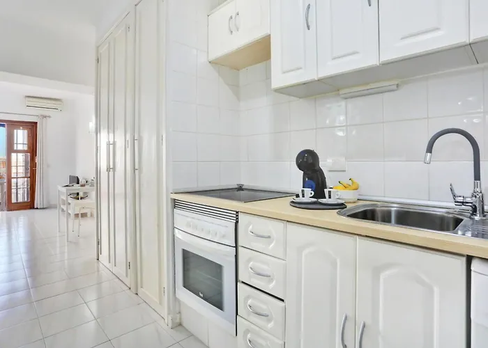 Relaxing Studio, Los Cristianos, Heated Pool, Air Con *