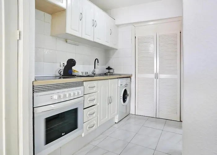 Relaxing Studio, Los Cristianos, Heated Pool, Air Con Апартаменты