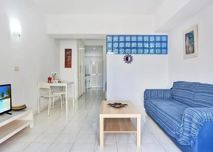 Relaxing Studio, Los Cristianos, Heated Pool, Air Con Апартаменты *