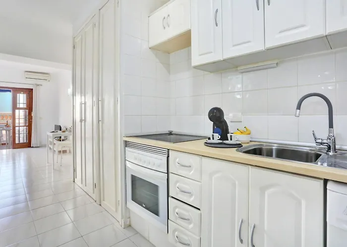 Relaxing Studio, Los Cristianos, Heated Pool, Air Con Lägenhet *