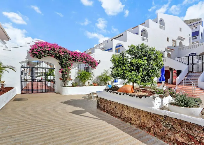 Relaxing Studio, Los Cristianos, Heated Pool, Air Con Lägenhet